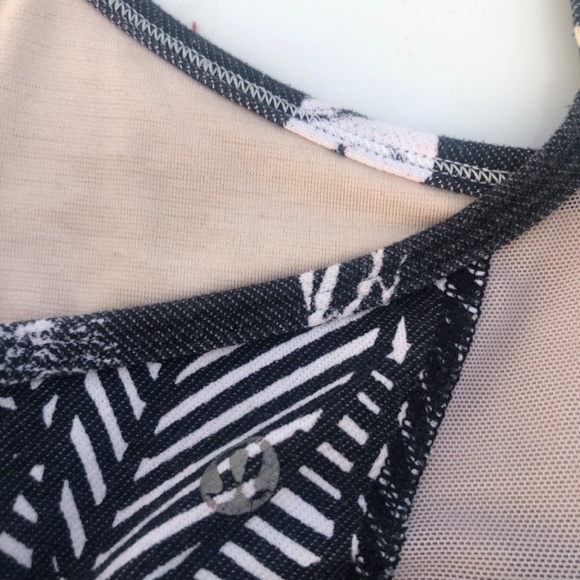 Lululemon Flow Y Bra IV Size 6 - Picture 5 of 5